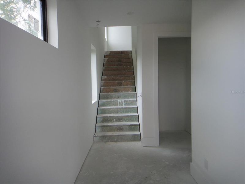 Spacious, unfurnished interior of a new home in , Tampa (Image 32).