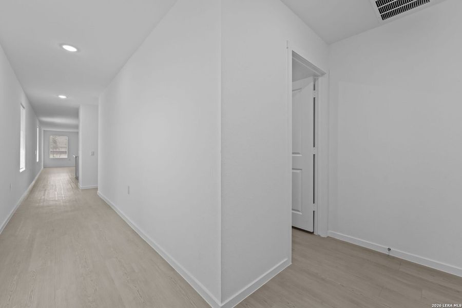 Spacious, unfurnished interior of a new home in Valle Sol, San Antonio (Image 18).