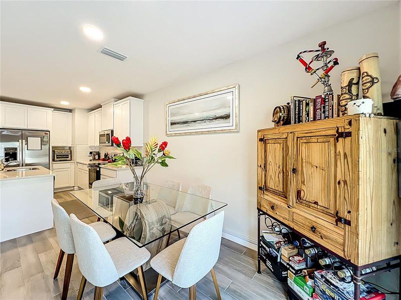Furnished interior view inside a new home in , Orlando (Image 32).