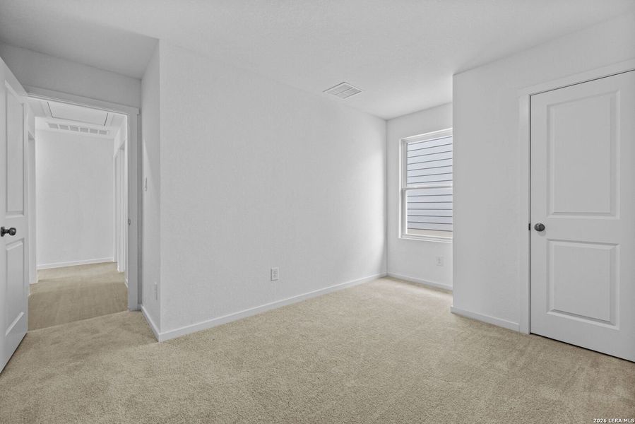 Spacious, unfurnished interior of a new home in Spring Grove, St. Hedwig (Image 18).