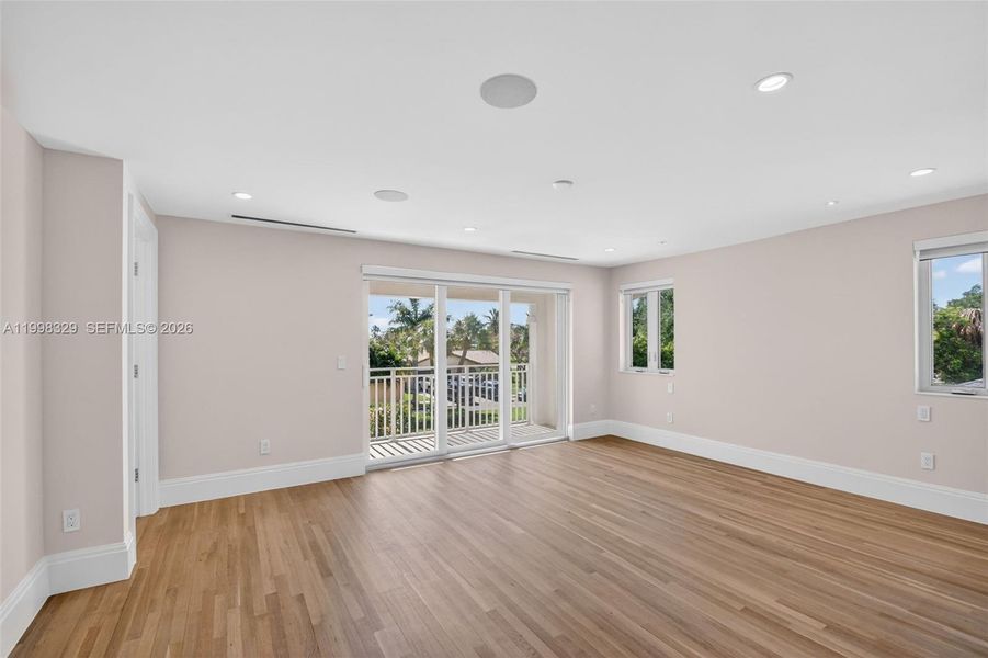 Spacious, unfurnished interior of a new home in , Lake Worth (Image 45).