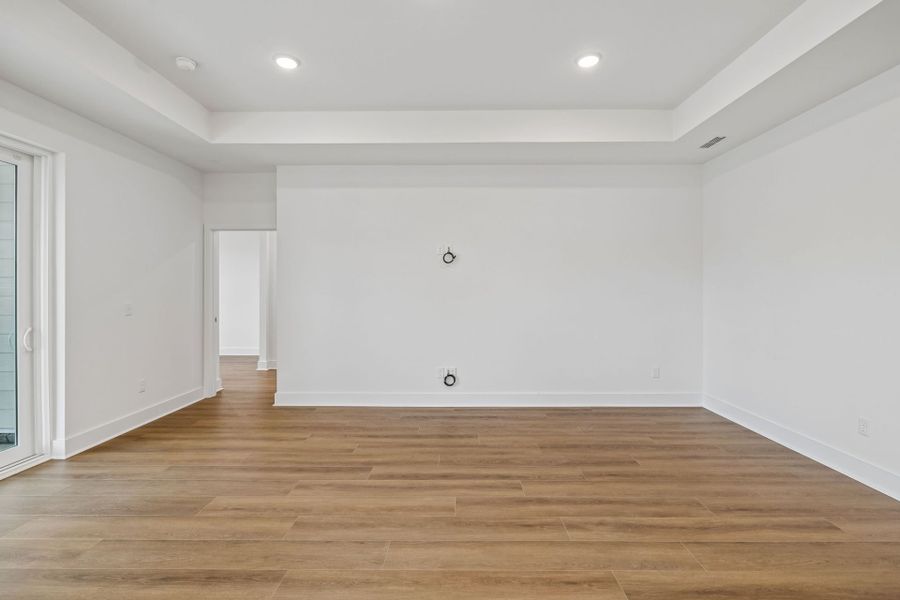 Spacious, unfurnished interior of a new home in Del Webb Barton Village, Lebanon (Image 48).