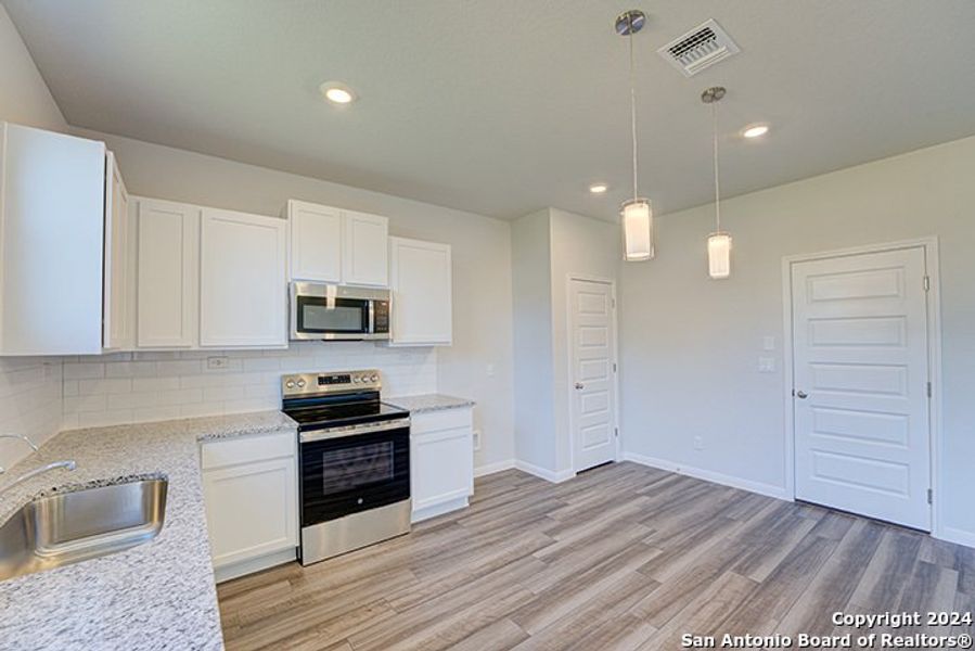 Furnished interior view inside a new home in Blue Ridge Ranch, San Antonio (Image 8).