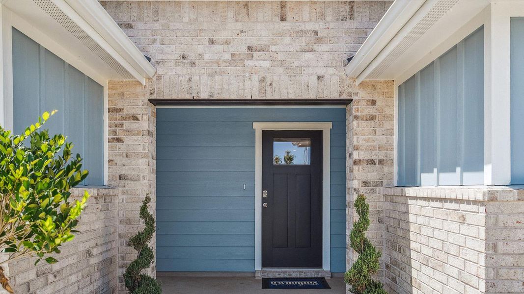Exterior details and patio area of a home in Thunder Rock, Marble Falls (Image 3).
