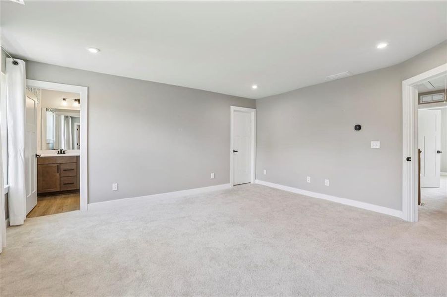 Spacious, unfurnished interior of a new home in , Hoschton (Image 12).