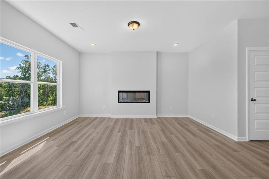 Spacious, unfurnished interior of a new home in North Haven, Rome (Image 18).