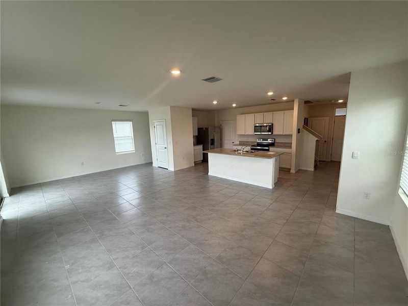 Spacious, unfurnished interior of a new home in Westgate at Avalon Park, Wesley Chapel (Image 6).