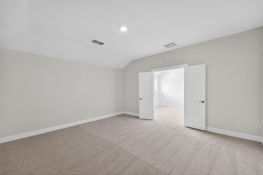 Spacious, unfurnished interior of a new home in Highland Crossing, Celina (Image 26).