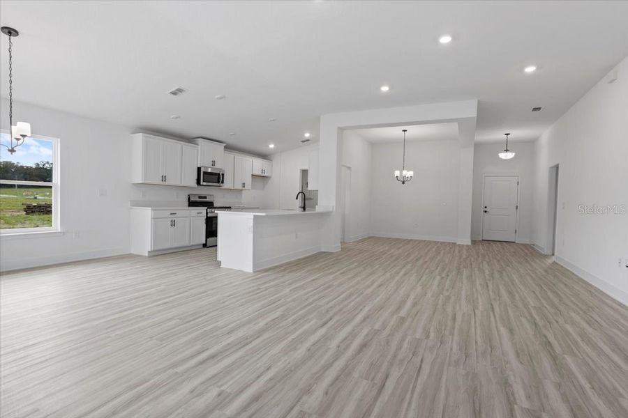 Spacious, unfurnished interior of a new home in Kirkland Farms, Alachua (Image 19). Spacious, unfurnished interior of a new home in Kirkland Farms, Alachua (Image 19).