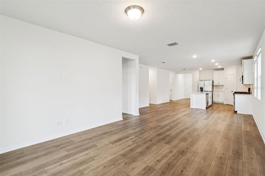 Spacious, unfurnished interior of a new home in The Reserve at Twin Lakes, St. Cloud (Image 18).