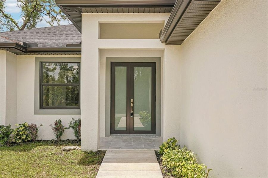 Exterior details and patio area of a home in , Port Charlotte (Image 3).