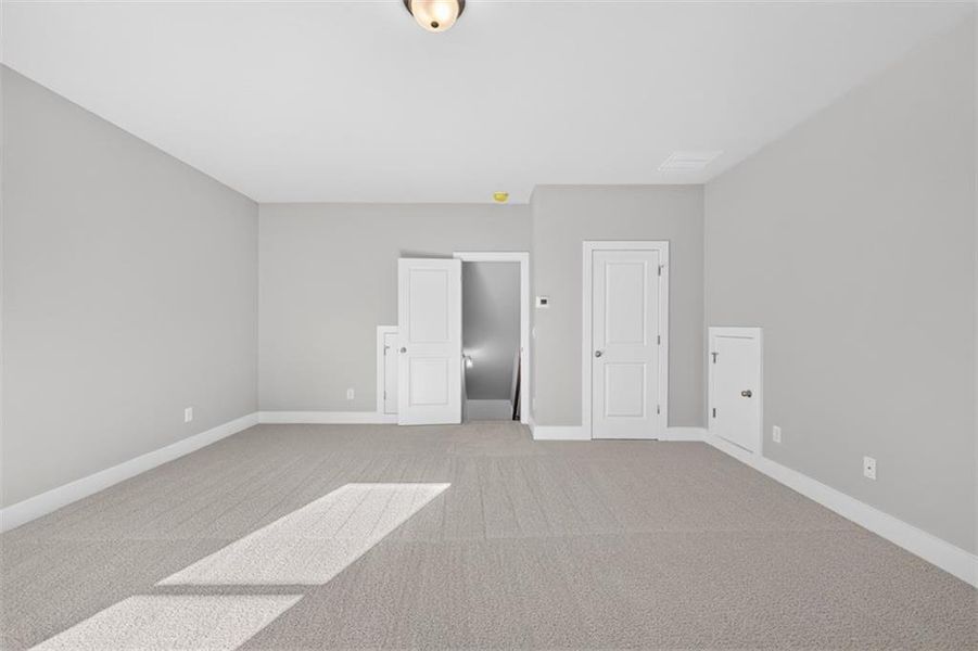 Spacious, unfurnished interior of a new home in , Gainesville (Image 36).
