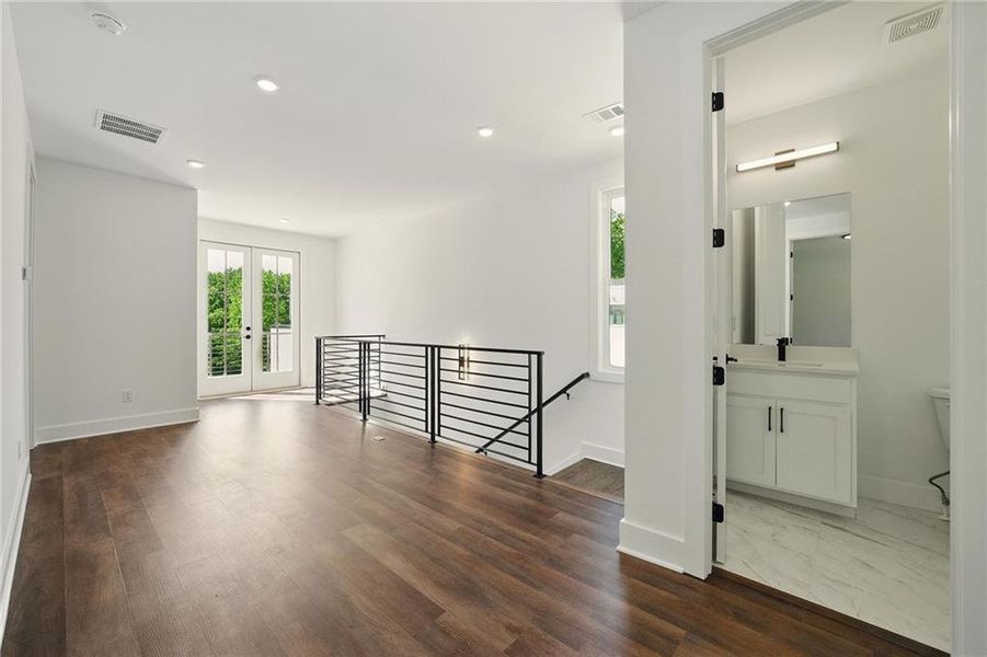 Spacious, unfurnished interior of a new home in , Atlanta (Image 18).
