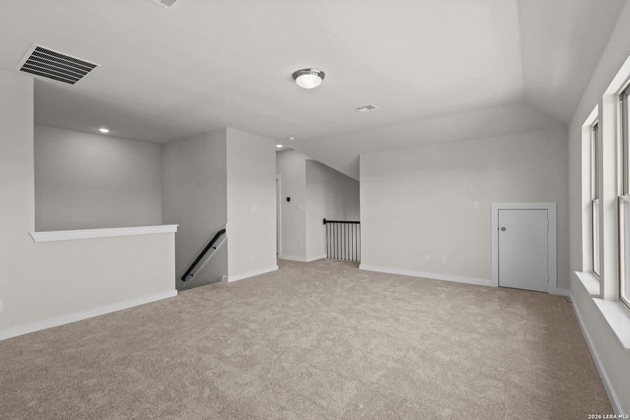 Spacious, unfurnished interior of a new home in Davis Ranch, San Antonio (Image 26).