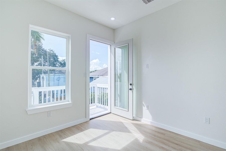 Spacious, unfurnished interior of a new home in , Galveston (Image 21).