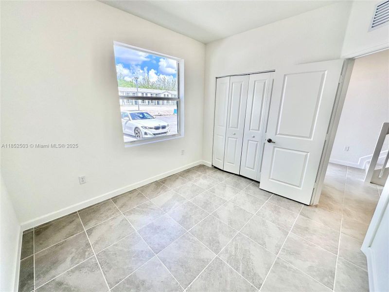 Spacious, unfurnished interior of a new home in , Florida City (Image 19).