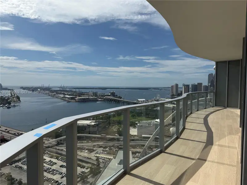 Condo located in Miami, FL showcasing its design and architecture (Image 2). Condo located in Miami, FL showcasing its design and architecture (Image 2).