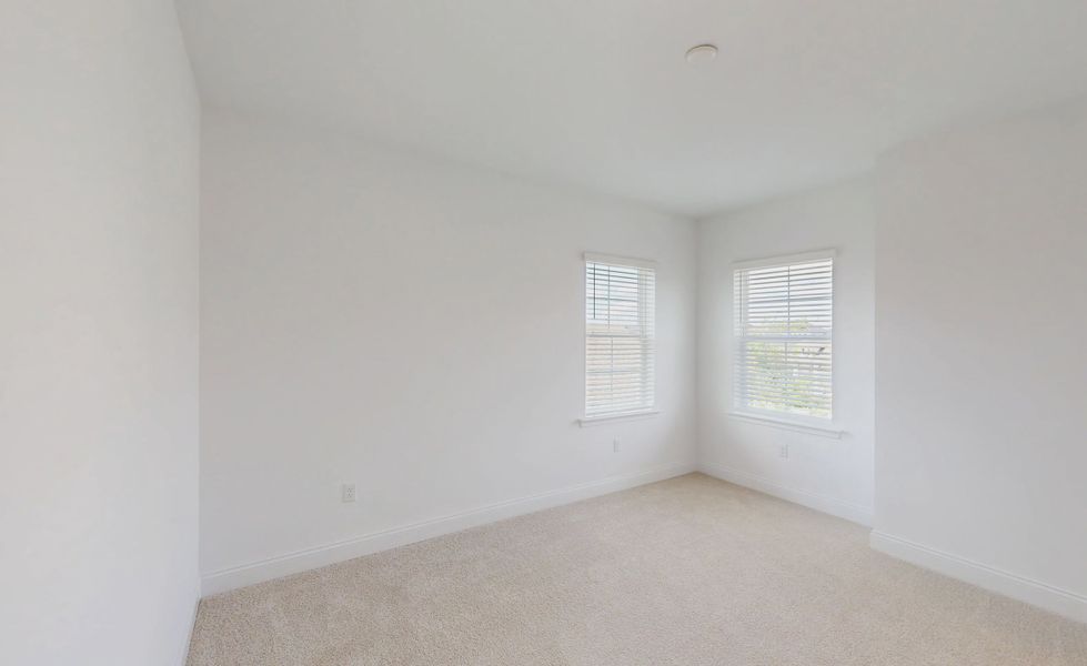 Spacious, unfurnished interior of a new home in Oakmont, Gainesville (Image 23).