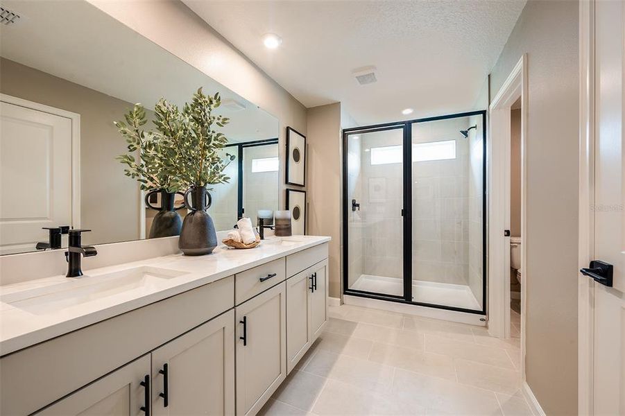 Furnished interior view inside a new home in Pasadena Ridge Master, Dade City (Image 24).