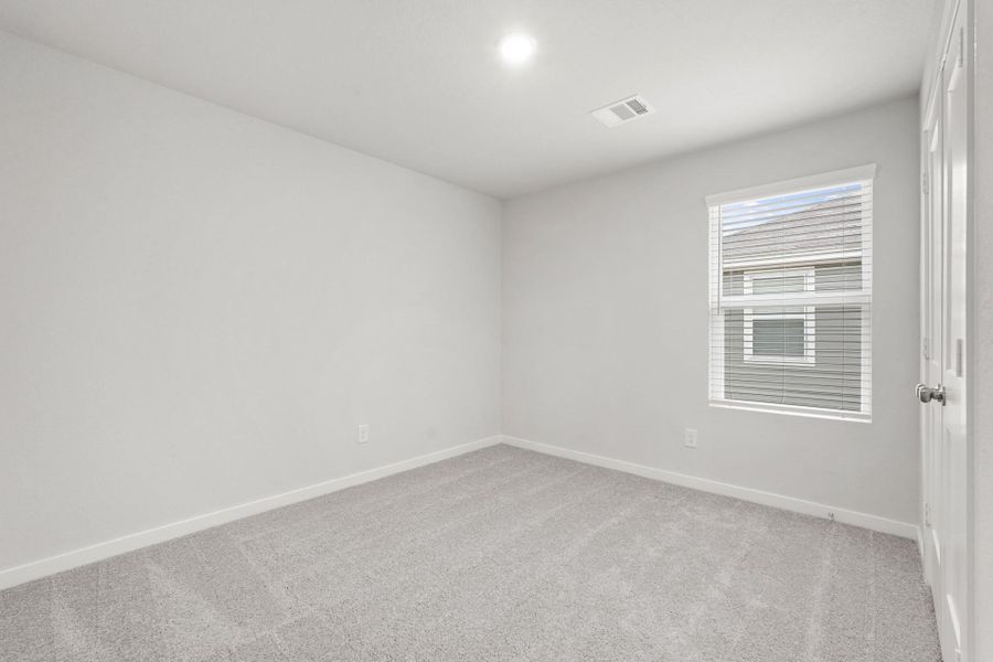 Spacious, unfurnished interior of a new home in Crockett Meadows, Conroe (Image 15).