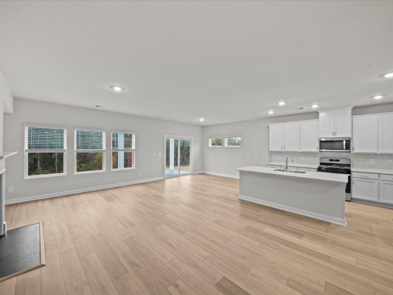 Spacious, unfurnished interior of a new home in Wexford Park, Fountain Inn (Image 10).