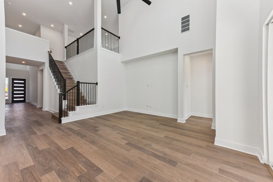 7 web or mls Robin Trail S0401 007