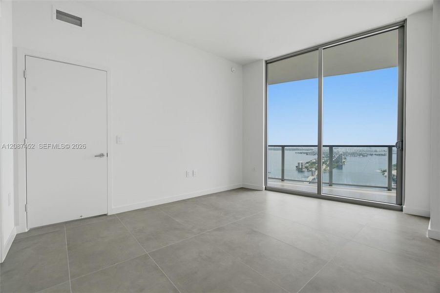 Spacious, unfurnished interior of a new home in , Miami (Image 15).