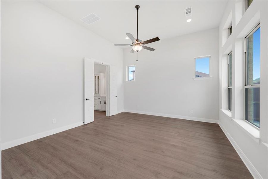 Spacious, unfurnished interior of a new home in The Ridge at Northlake, Northlake (Image 29).