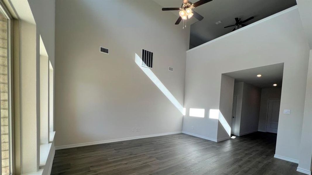 Spacious, unfurnished interior of a new home in Silverado, Aubrey (Image 9).