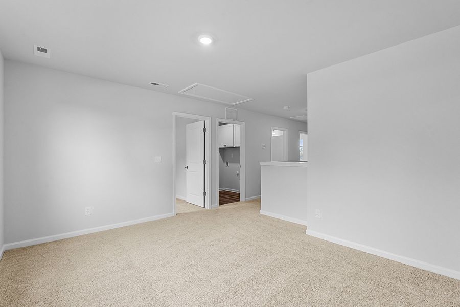 Spacious, unfurnished interior of a new home in Hanes Lake, Winston-Salem (Image 32). Spacious, unfurnished interior of a new home in Hanes Lake, Winston-Salem (Image 32).