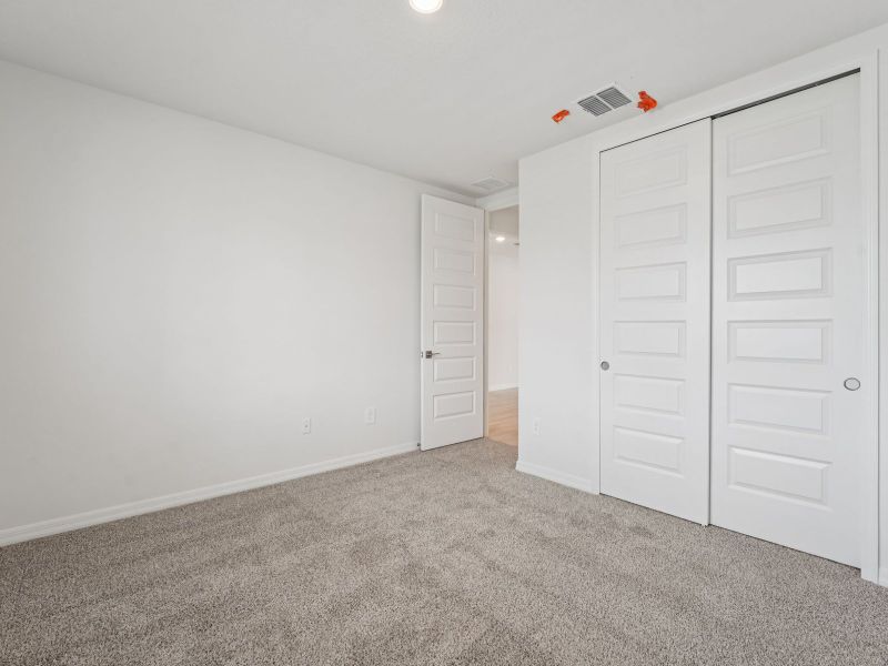 Spacious, unfurnished interior of a new home in The Grove at Stuart Crossing - Signature Series, Bartow (Image 13).