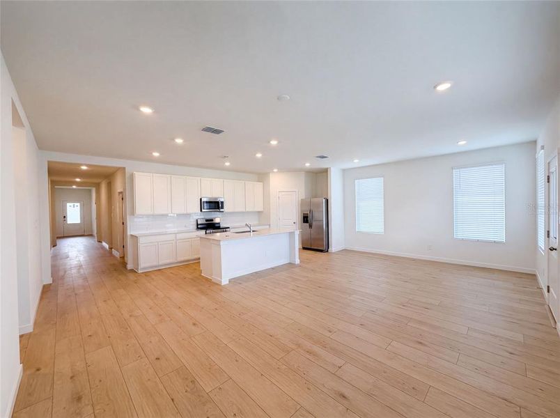 Spacious, unfurnished interior of a new home in Hidden Ridge, Groveland (Image 14).
