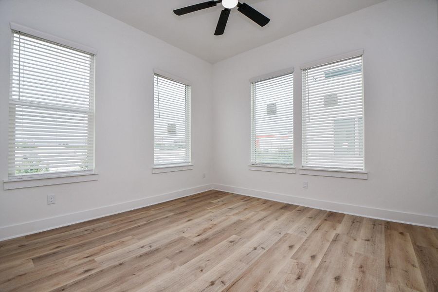 Spacious, unfurnished interior of a new home in , Houston (Image 19).