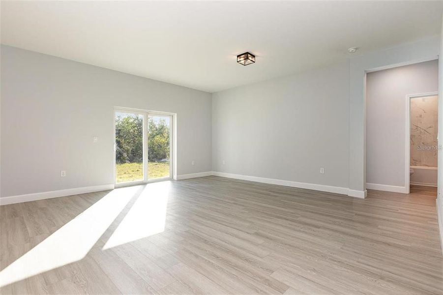 Spacious, unfurnished interior of a new home in , Port Charlotte (Image 16).