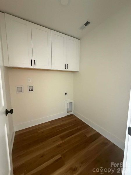 Spacious, unfurnished interior of a new home in , Salisbury (Image 9).