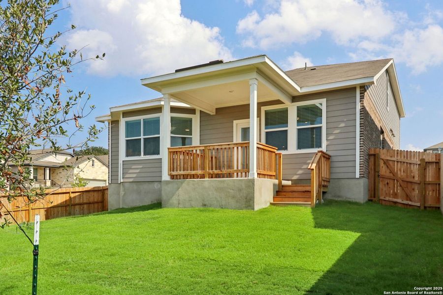 Exterior details and patio area of a home in Thomas Pond, San Antonio (Image 3). Exterior details and patio area of a home in Thomas Pond, San Antonio (Image 3).