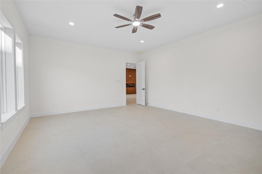 Spacious, unfurnished interior of a new home in , Houston (Image 21).