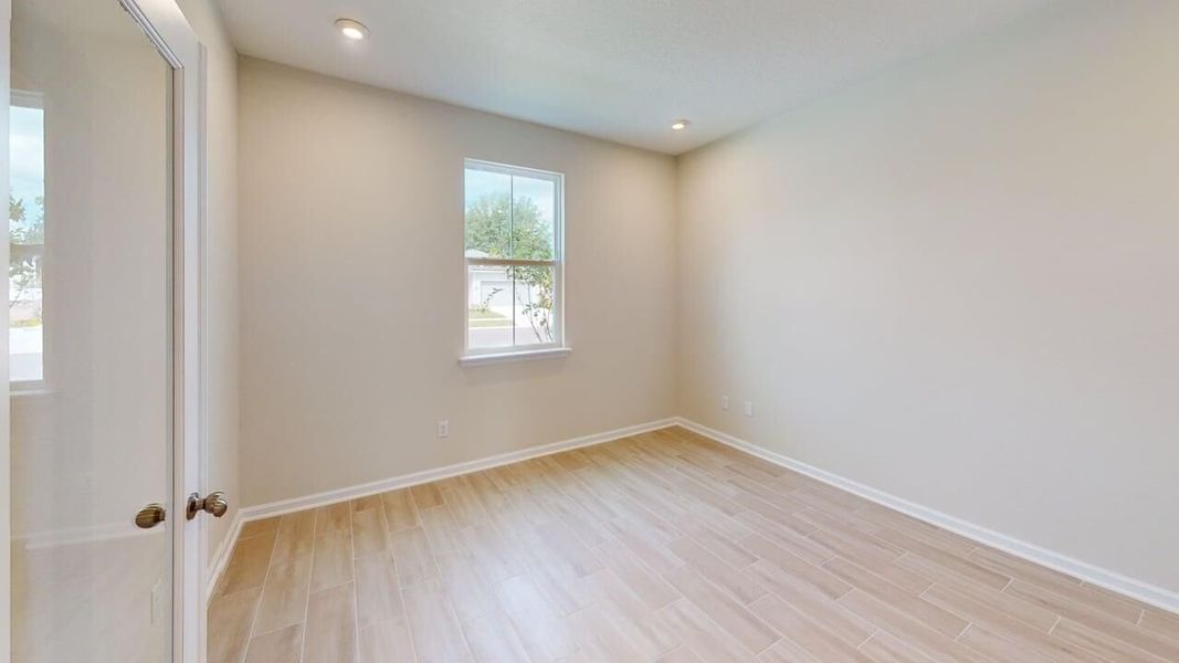 Spacious, unfurnished interior of a new home in Sandridge Hills, Green Cove Springs (Image 6).