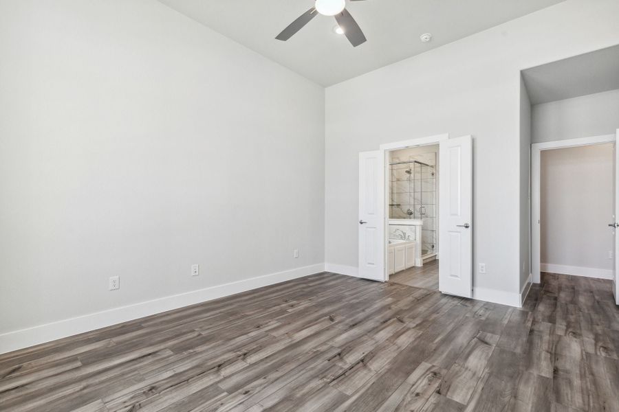 Spacious, unfurnished interior of a new home in Dove Hollow, Waxahachie (Image 24).