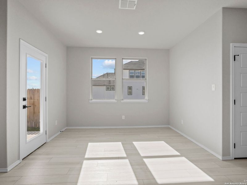 Spacious, unfurnished interior of a new home in Hannah Heights, Seguin (Image 17).