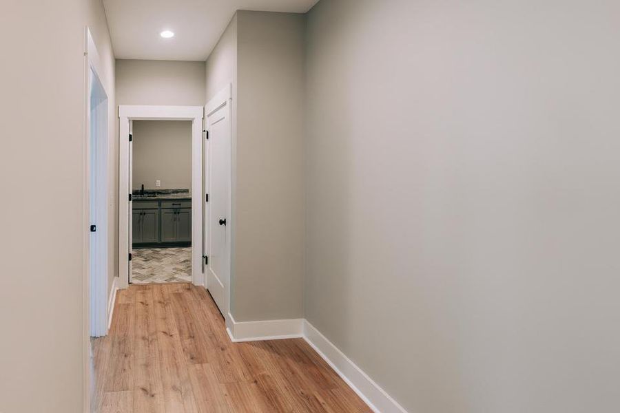Spacious, unfurnished interior of a new home in , Walterboro (Image 24).
