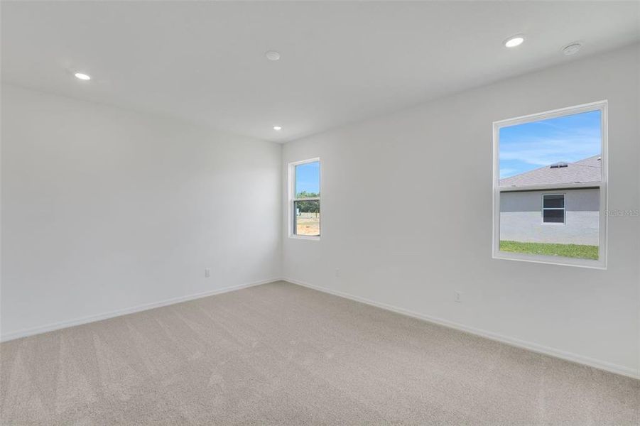 Spacious, unfurnished interior of a new home in Tuscan Hills, Dade City (Image 28).