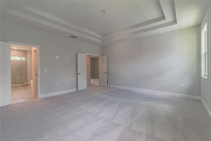 Spacious, unfurnished interior of a new home in , Tampa (Image 38).