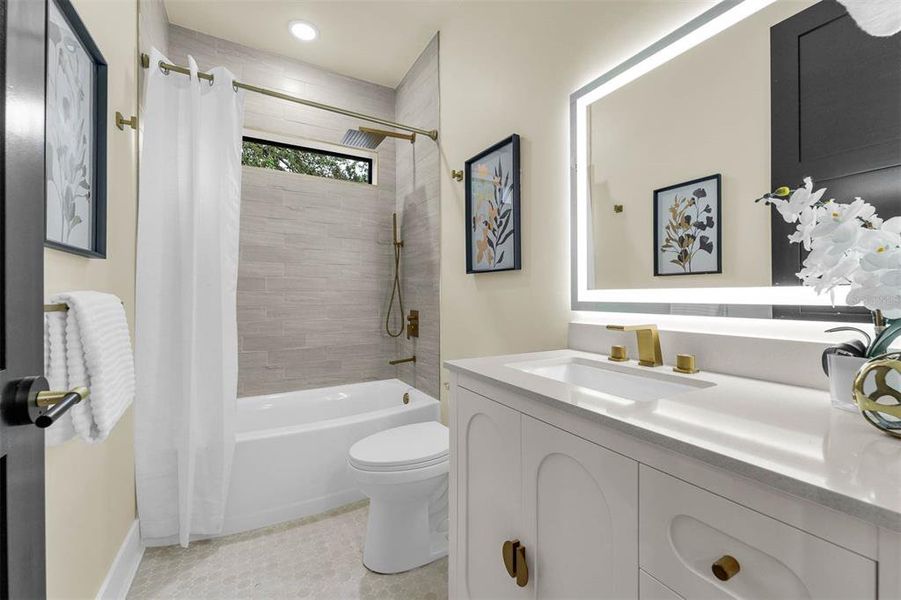 Furnished interior view inside a new home in , Orlando (Image 11).