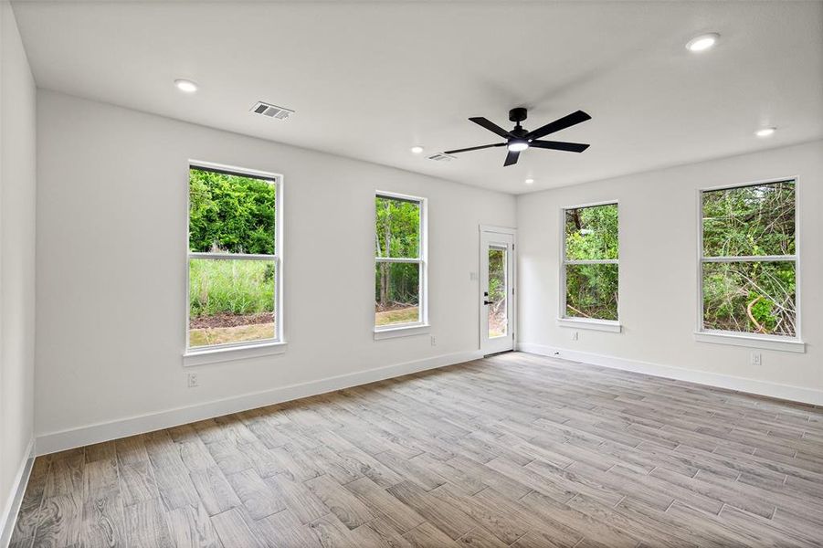Spacious, unfurnished interior of a new home in , Granbury (Image 22).
