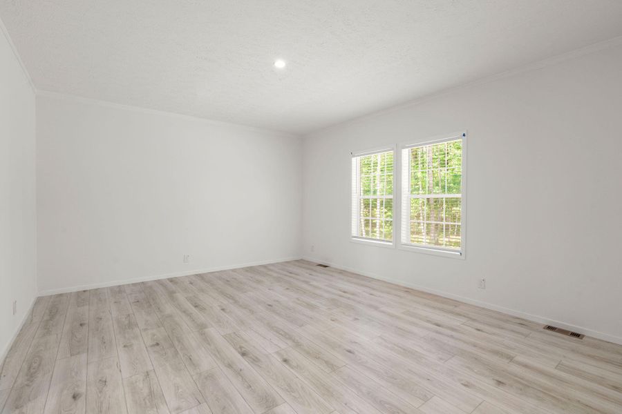 Spacious, unfurnished interior of a new home in , Cottageville (Image 19).
