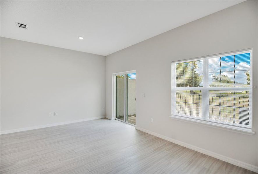 Spacious, unfurnished interior of a new home in , Kissimmee (Image 23).