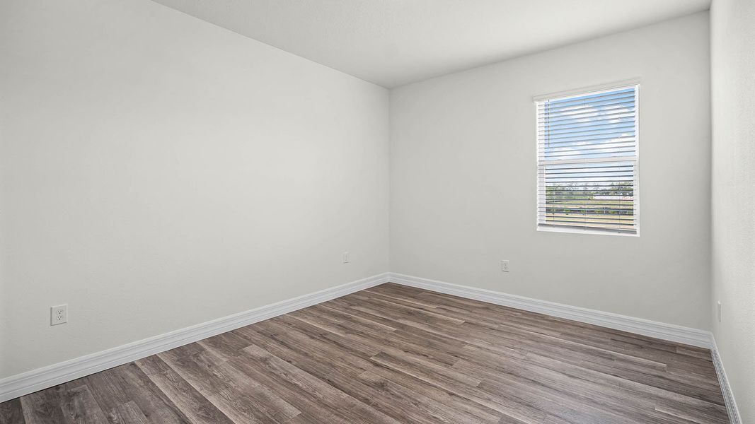 Spacious, unfurnished interior of a new home in Harmony on Lake Eloise, Winter Haven (Image 25).
