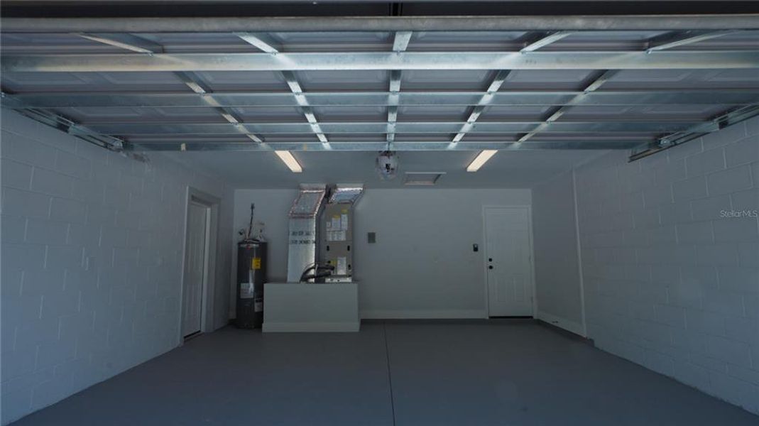 Spacious, unfurnished interior of a new home in , Dunnellon (Image 16).