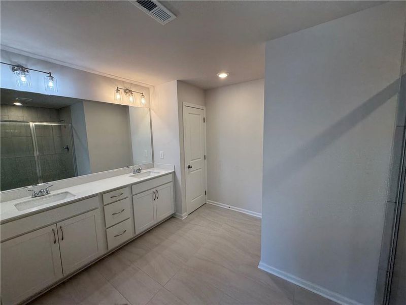 Image 13 of a home in Longview Run.